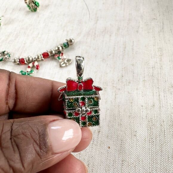 Festive Vintage Christmas Costume Bundle Jewelry Bundle (5) Items - Picture 6 of 11